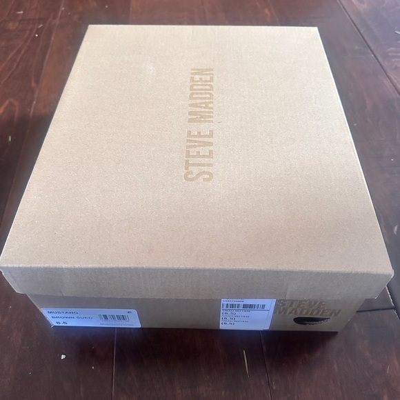 Steve Madden Dark Brown Women's Sneakers Brand New - Picture 9 of 9